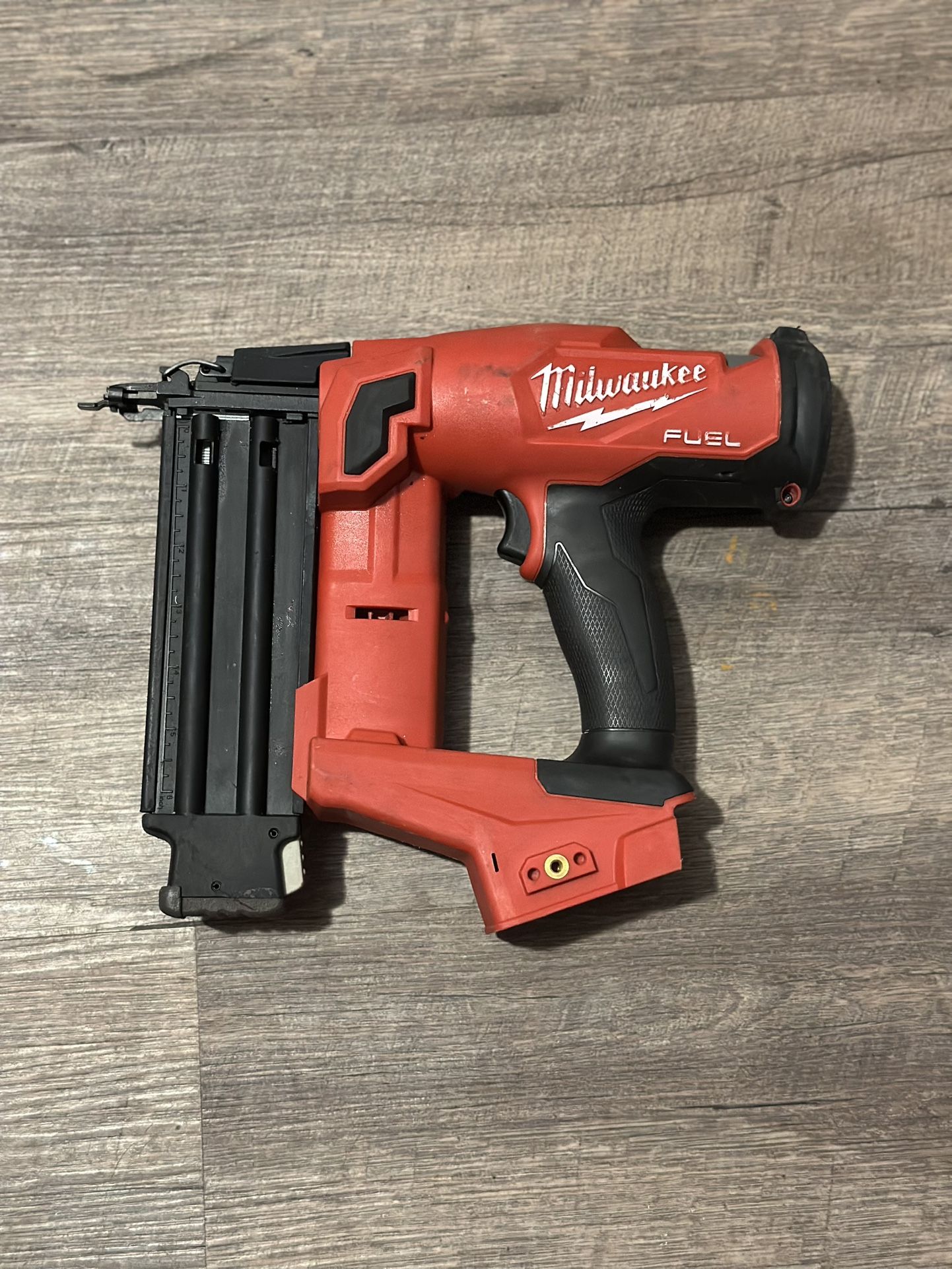 Milwaukee 18Ga Brad Nailer