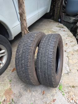 Set of 2 Goodyear tires with lots of tread, 225/75R16