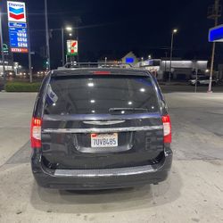 2012 Crysler Town And Country Limited 