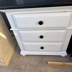 White Wooden 3 Drawer Dresser And Mirror 