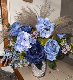 Elegant Gender Reveal Floral Centerpieces – Pink & Blue Table Décor
