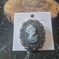 Rhinestone Cameo Brooch 