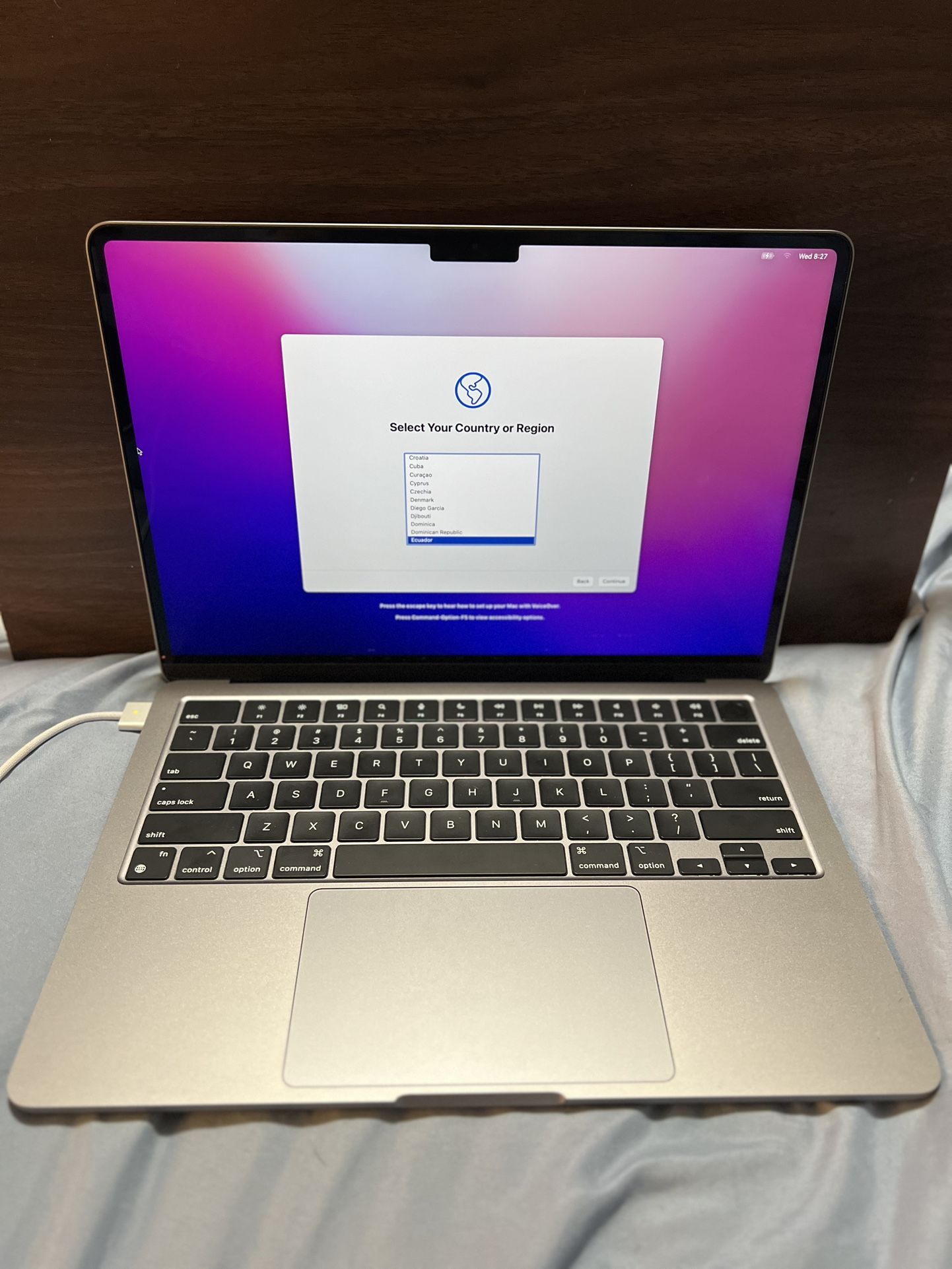 2022 MacBook Air 13.6” – Model A2681 – M2 Chip – 256GB – Silver – LIKE NEW – $600 OBO