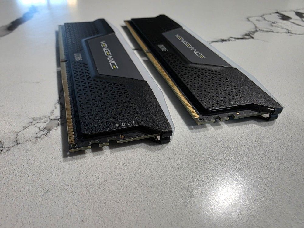 CORSAIR - VENGEANCE RGB 32GB (2x16GB) DDR5 6000MHz C36 UDIMM Desktop Memory - Black
