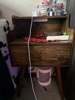 2 Mesitas Para Cama Con Puerto USB Y Confecciones