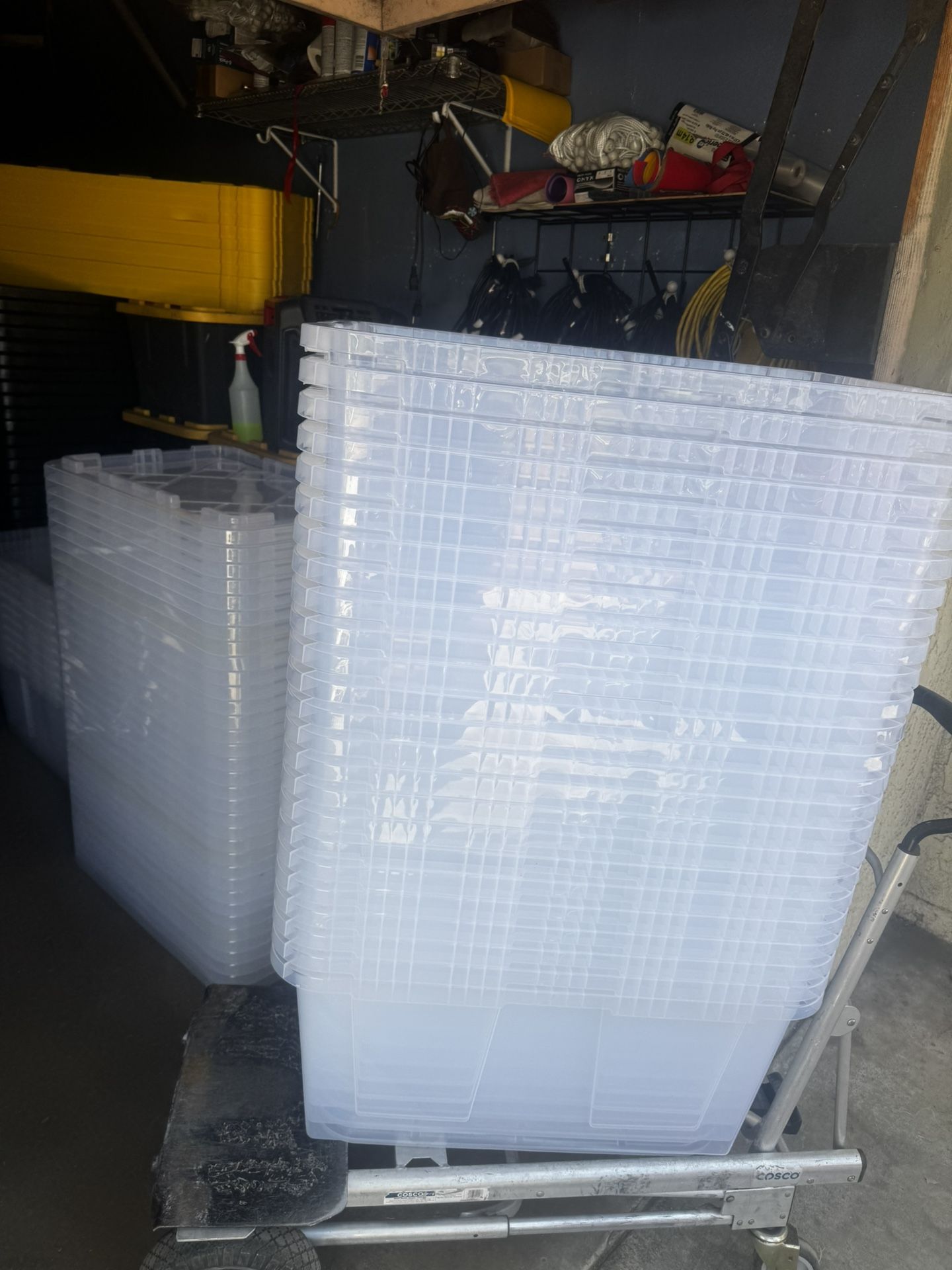 Clear containers 27 gallons clear lid 