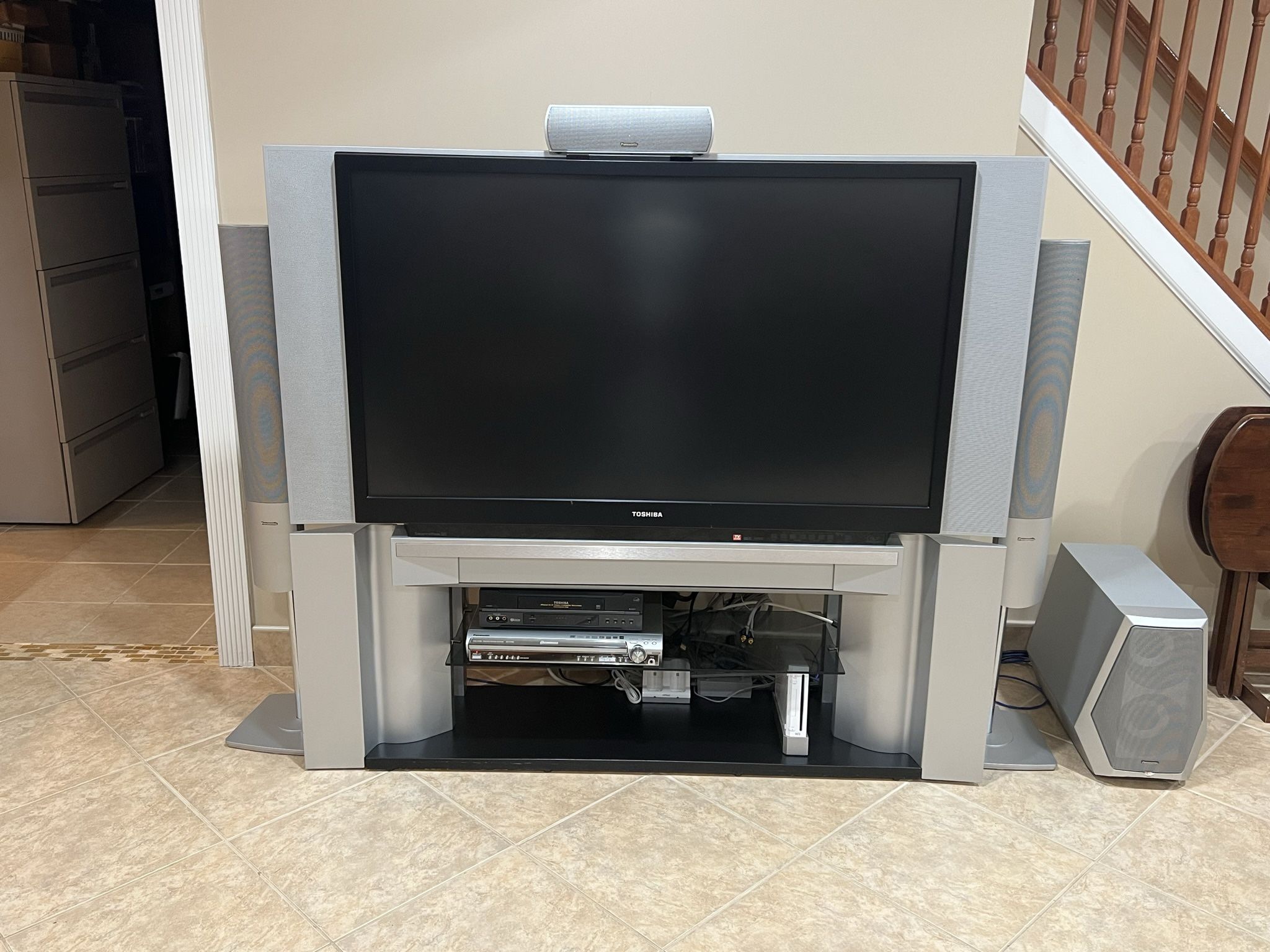 Toshiba 50 Inch HD DLP Projection TV with custom stand