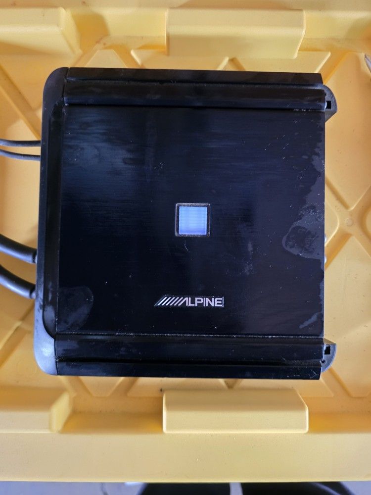 Alpine Amplifier 
