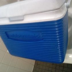 Rubbermaid Lunch Box
