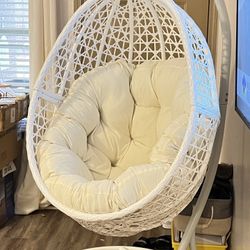 BEAUTIFUL EGG CHAIR 