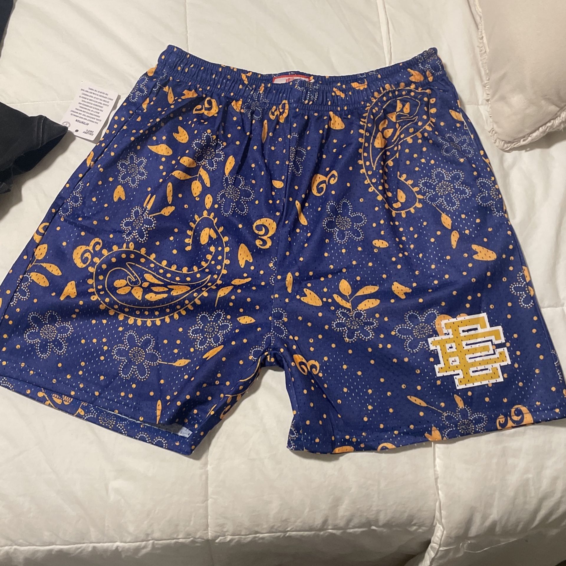 Eric Emanual Shorts Size medium