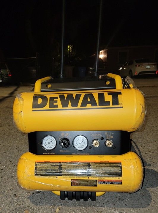 ****BRAND NEW**** Dewalt D55154 Air Compressor 4 Gallon 1.1 HP