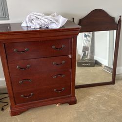 Dresser And Vanity Mirror Suite