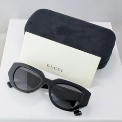 Gucci Rectangle Oversized Sunglasses in Black