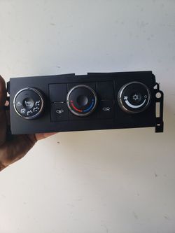 2011 GMC  AC control