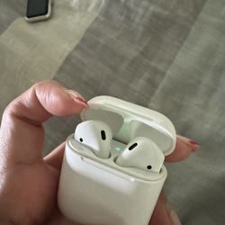 AirPods 2 Apple