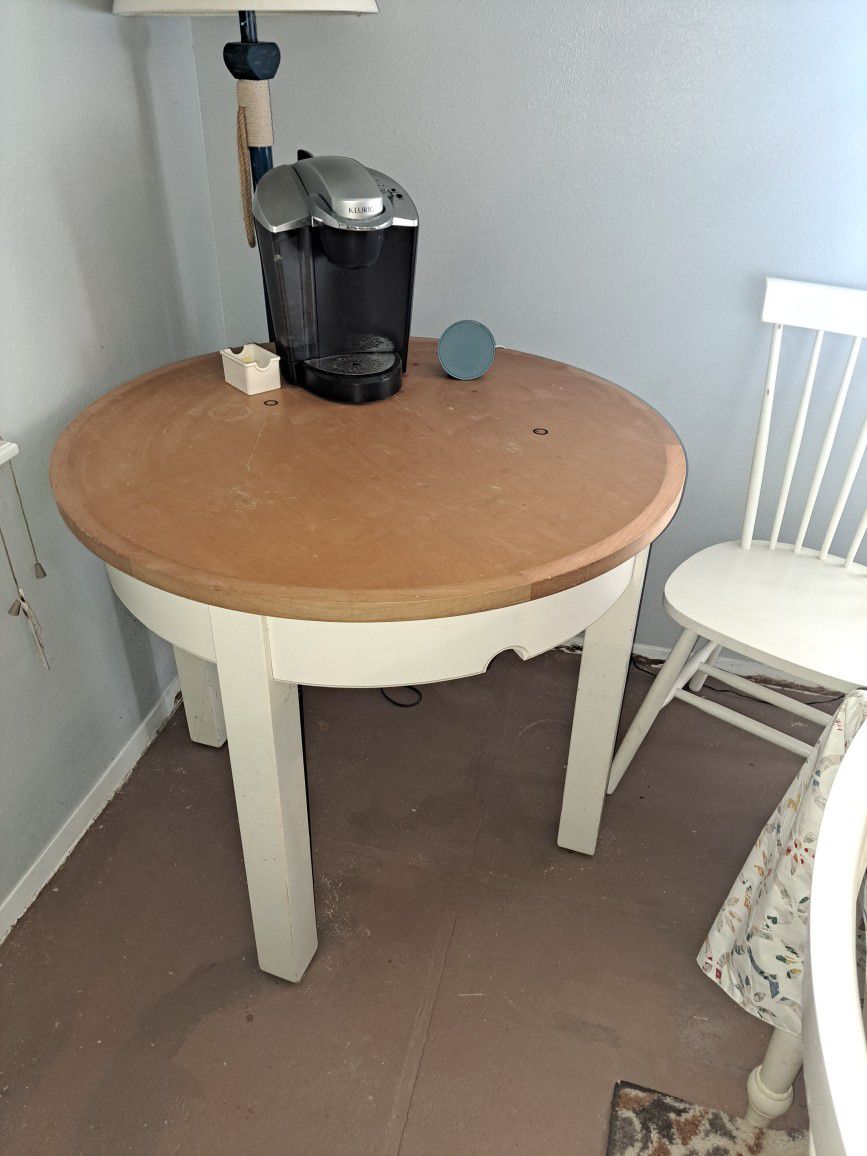 Round Wood Table 