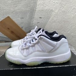 Size 5.5y / Women’s 7 -  Jordan 11 Legend Blue lows  