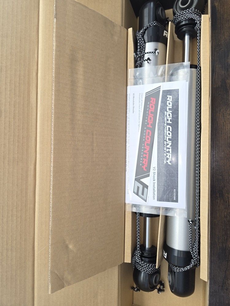 Rough Country V2 Rear Shocks 0-4" | Chevy Silverado & GMC Sierra 1500 2WD/4WD (2