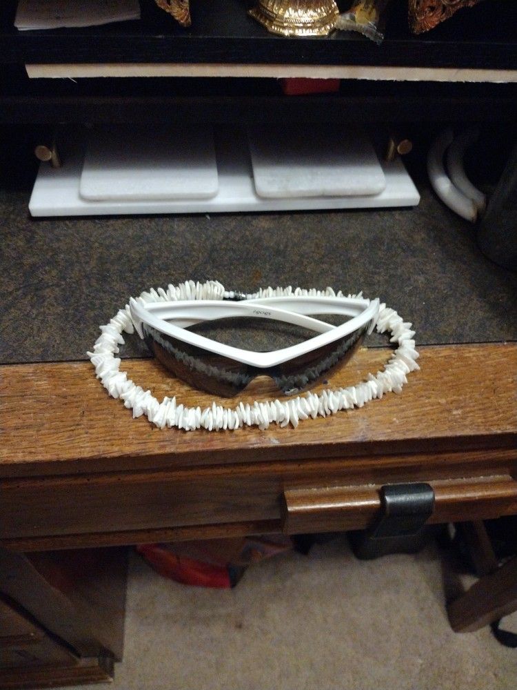 Sunglasses With necklace