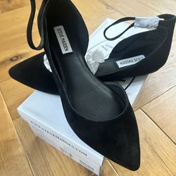 ** NEVER WORN ** Black Steve Madden Suede flats