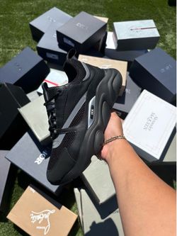 Black Dior B22