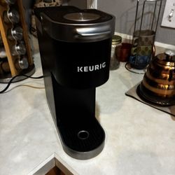 Keurig K-Mini Go with Reusable Kcups