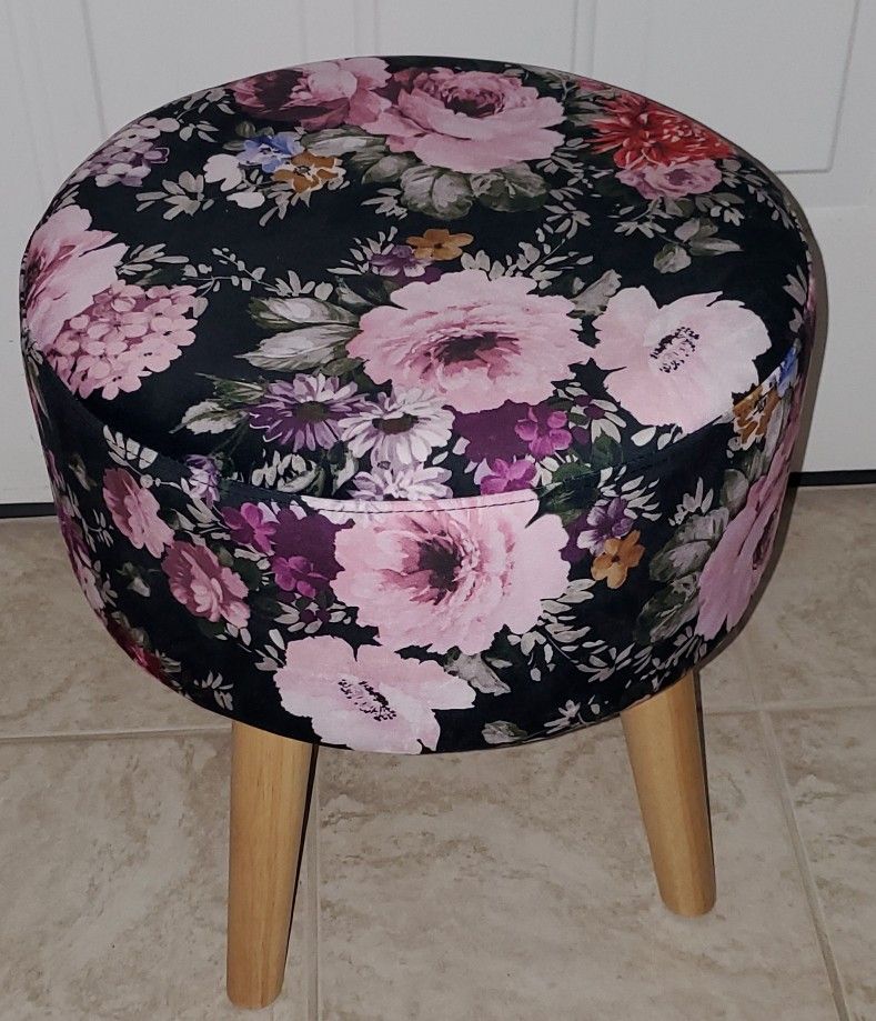 Round Ottoman 