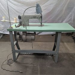 JUKI DDL-5550 Industrial Sewing Machine With Table 