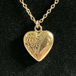Vintage 10K Gold Heart Pendant Necklace – Floral Engraved Locket Style