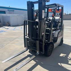 Nissan 5000lbs Forklift