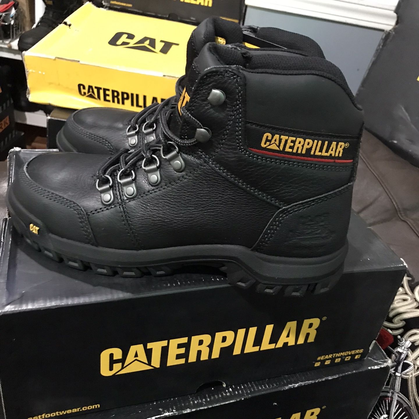 WORKS BOOTS 🥾 CATERPILLAR OUTLINE STEEL TOE // ELECTRICAL HAZARD//SLIP RESISTANT// Size Available (7.5)(11.5)(12)
