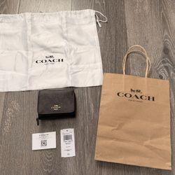 Coach Wallet In Signature Walnut Brown Black. Like New! Perfect For Valentine’s Day Gift!