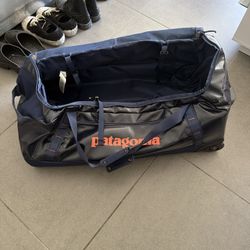 Black Hole Wheeled Duffel Model NYV 49381 55L PATAGONIA