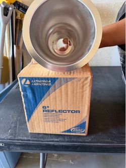 Recessed lighting reflectors