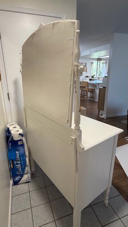 White Painted Vanity Dresser with Mirror