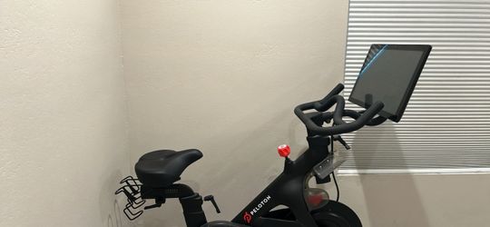 Peloton Indoor Exercise Bike with Screen