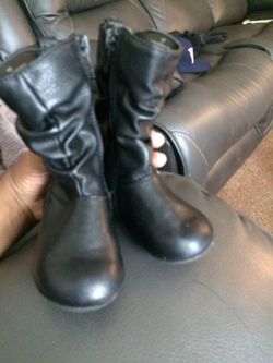 Girls boots size 6