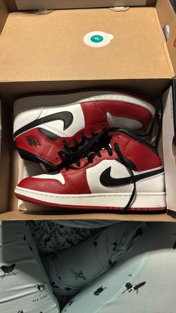 Air Jordan 1 Mid “Chicago”