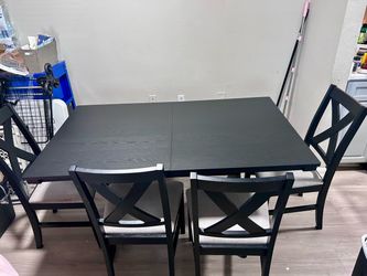 Blacking Dining table