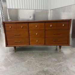 Professionally refinished vintage Kent Coffey “The Sharon” complete bedroom set including 9 drawer dresser, two night stands, and one highboy dresser 
