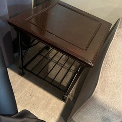2 End Tables $25
