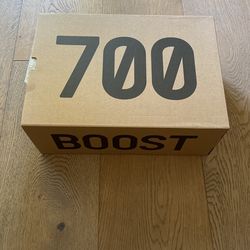 ADIDAS YEEZY 700 MNVN SIZE 11.5 Metal Color way 