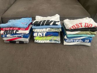 Boy’s Nike shirts  lot  19-pcs