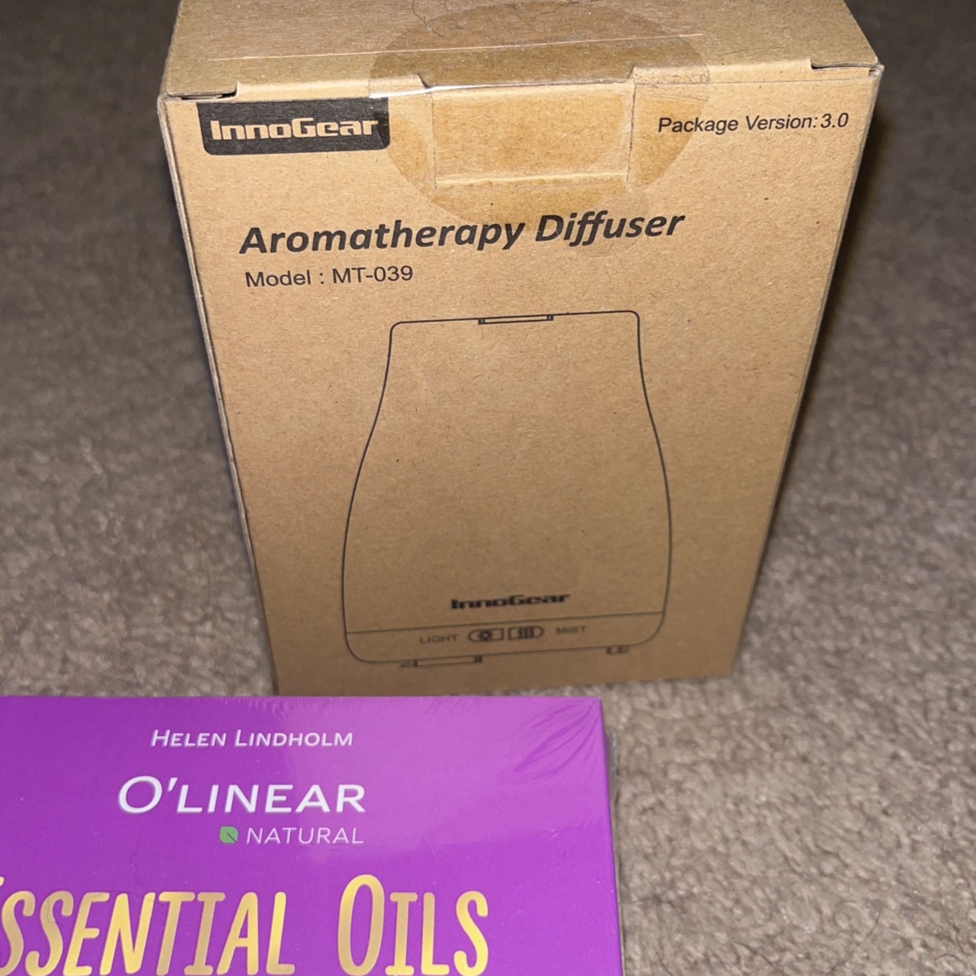 Aromatherapy Diffuser And Essential Oils Brand New 