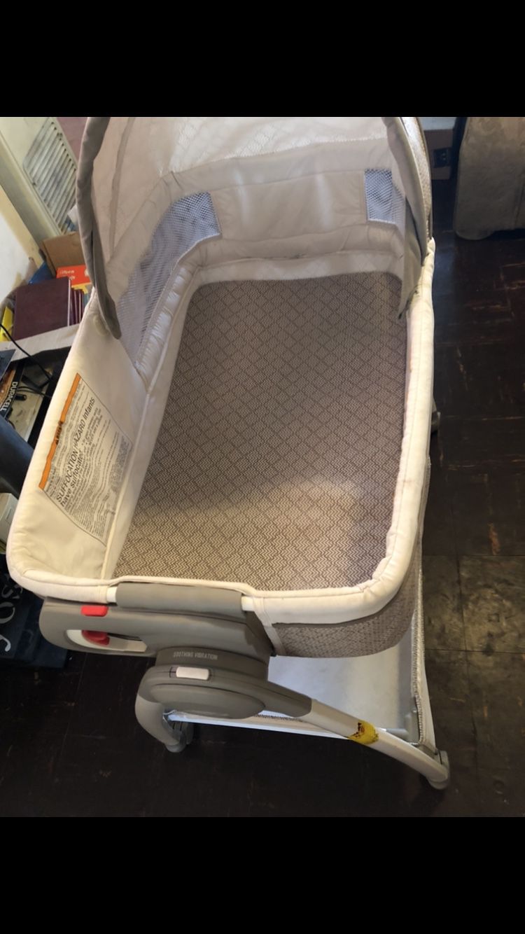 Free bassinet/changing table