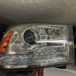 2017 Ram 2500 headlights 