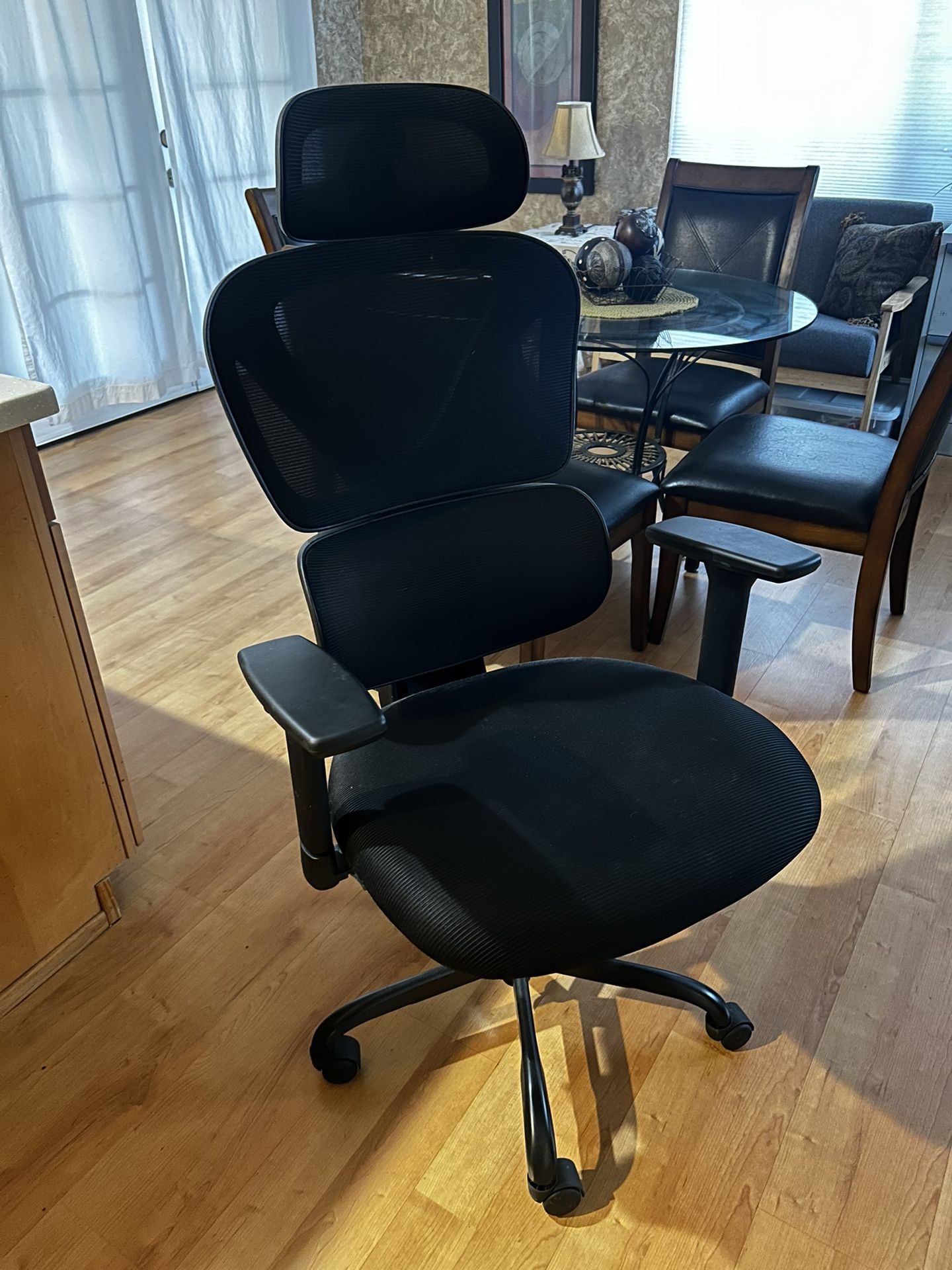 ERGONOMIC MESH OFFICE / GAMING CHAIR — Brand new, Never Used