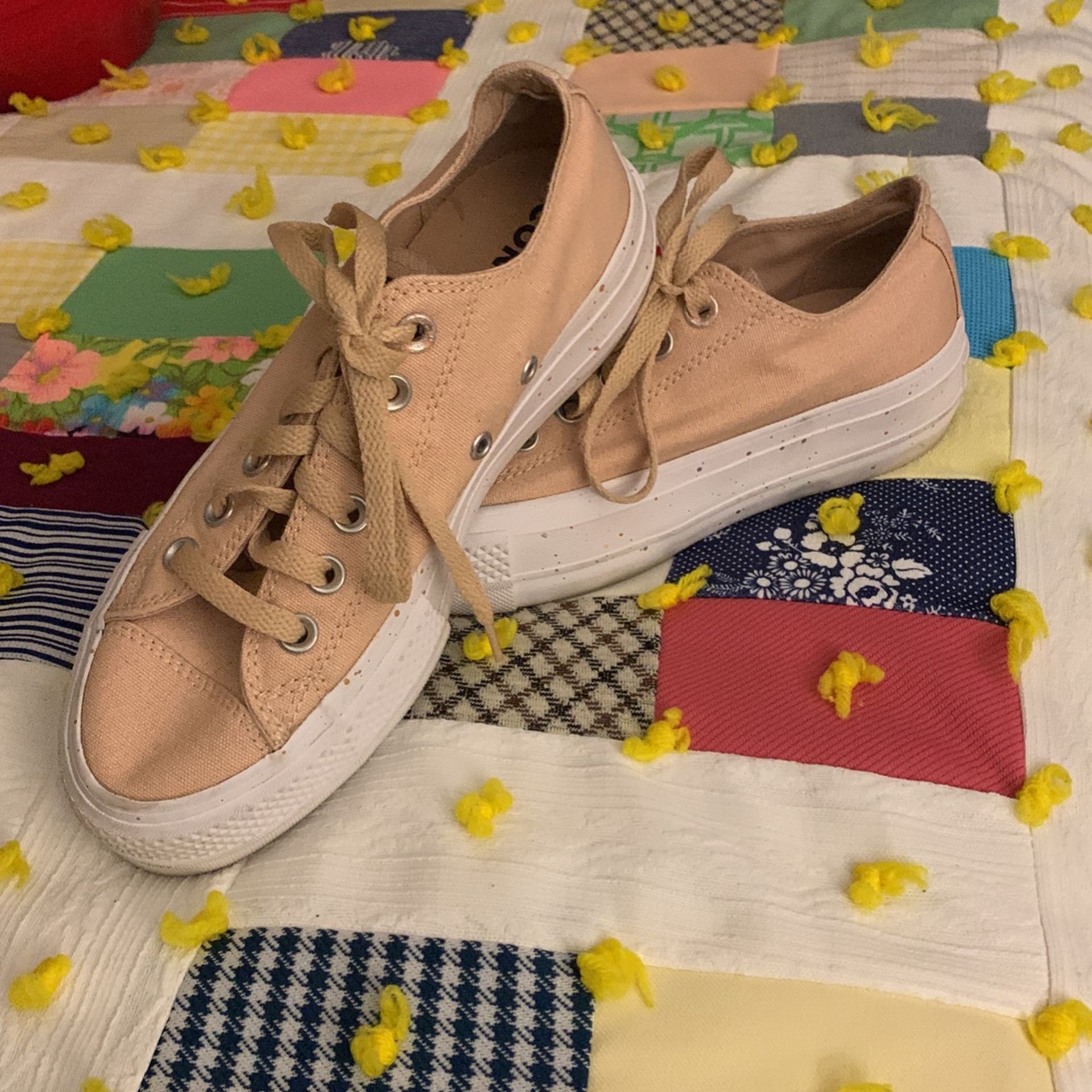Ladies Converse platform peach sz 6