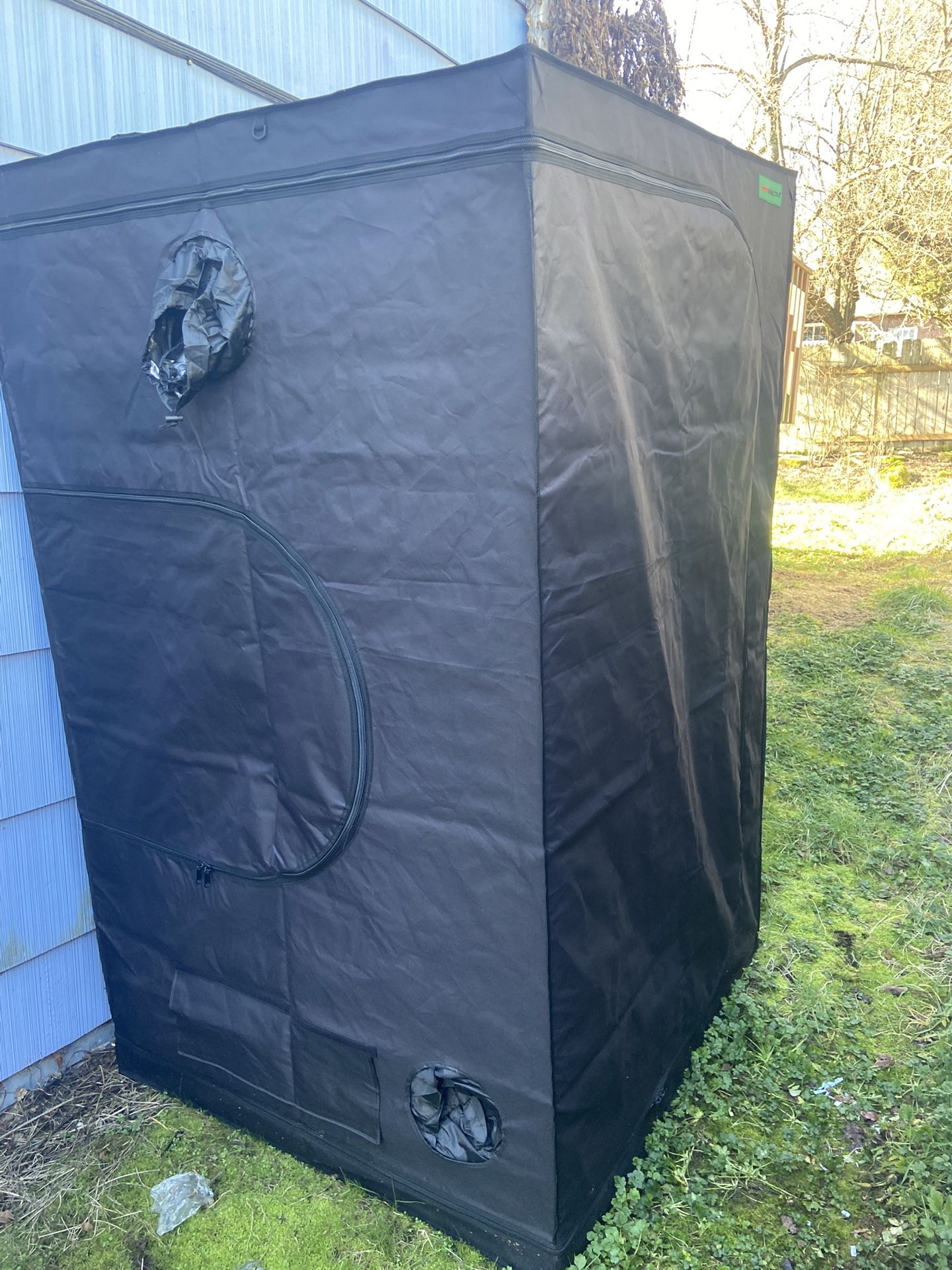 4X4 Grow tent Pretty New